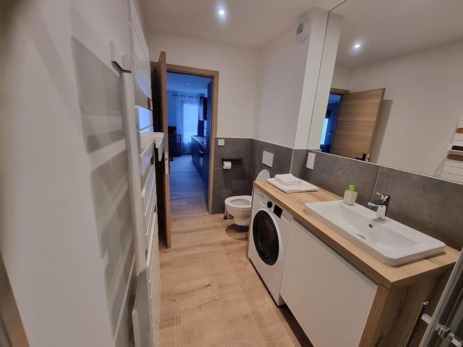Superbe Appartement T2 Climatise, Idealement Situe Ugine Zewnętrze zdjęcie